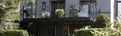 Høj terrasse i eksklusivt design 